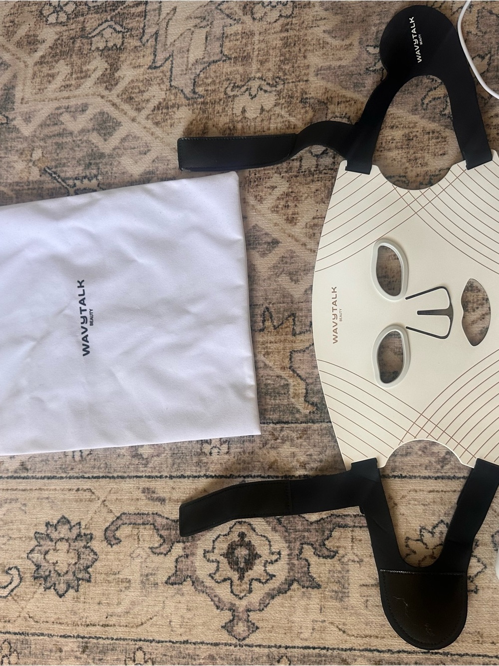 WavyTalk Facial Sculpting Mask — Cream and Black